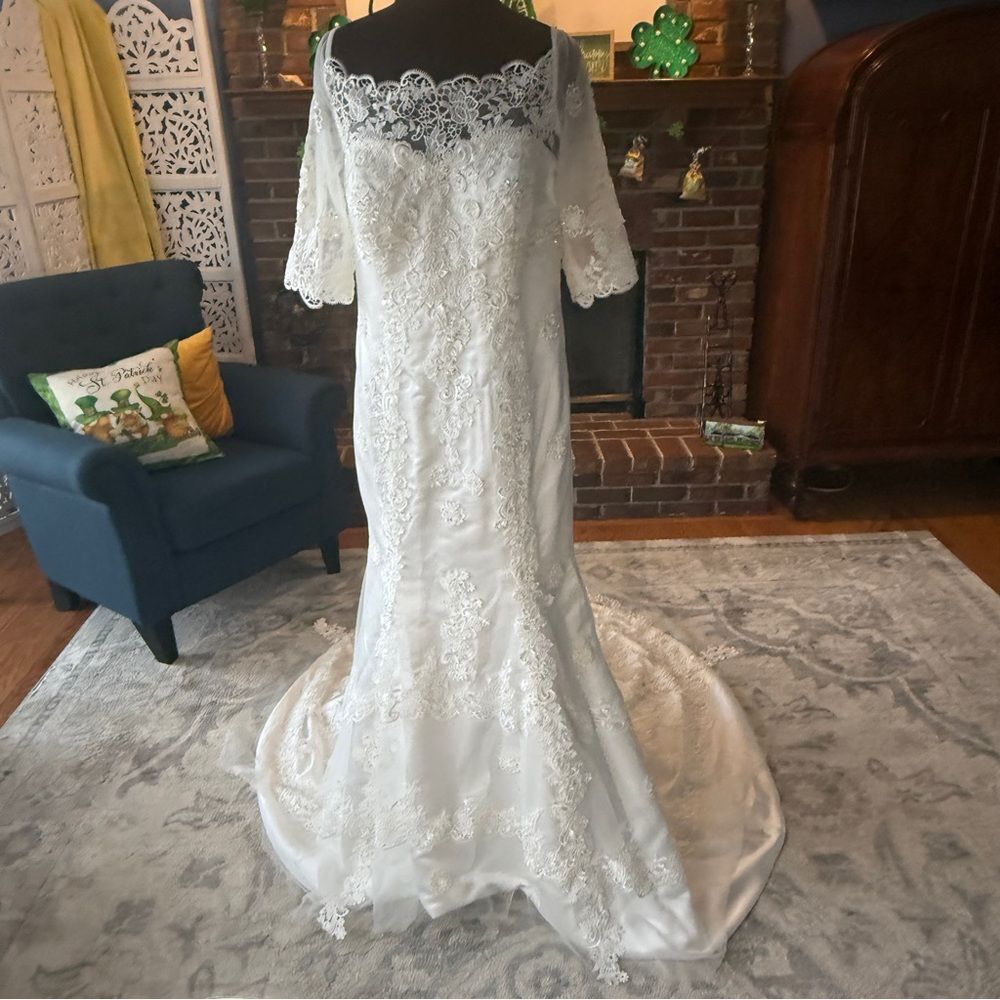 Elegant White Lace Bridal Gown from Izidress Wedding Dress NWOT
